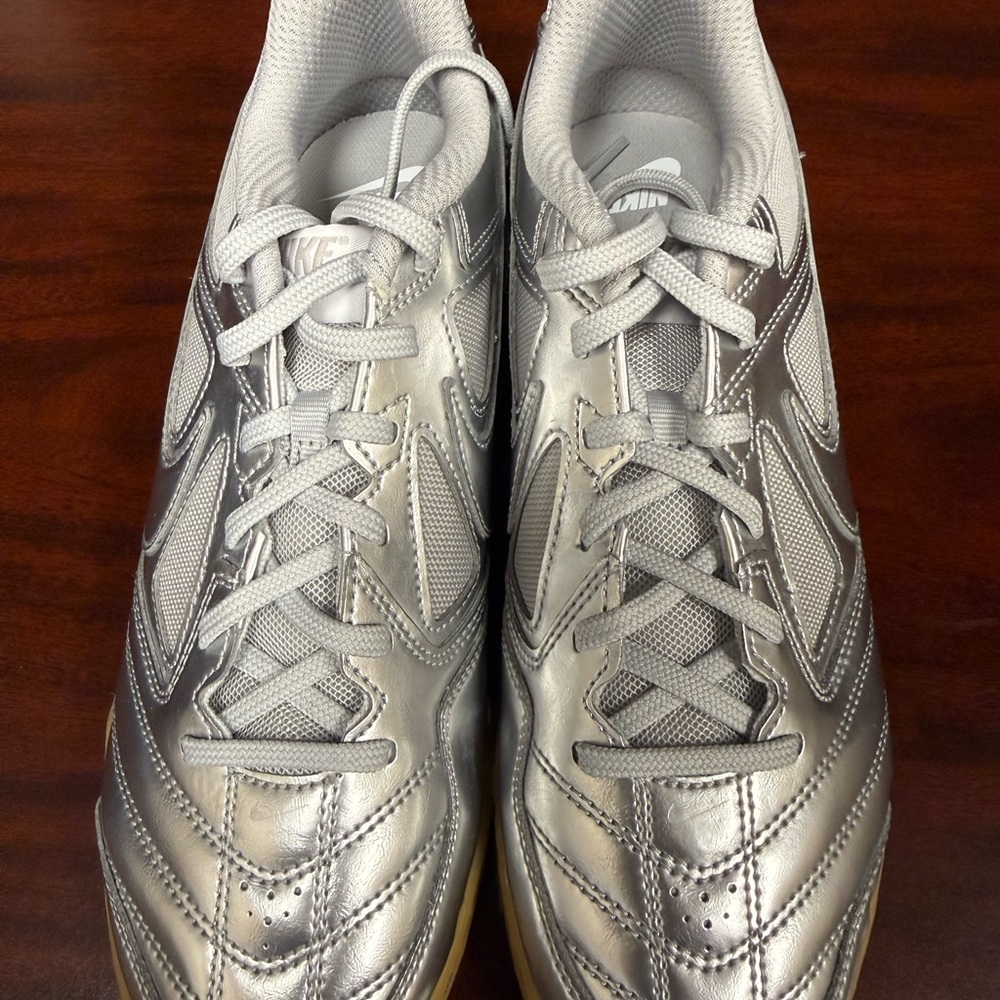 Nike Metallic Silver Lace-Up Trainers Size 6 1/2 Y‎